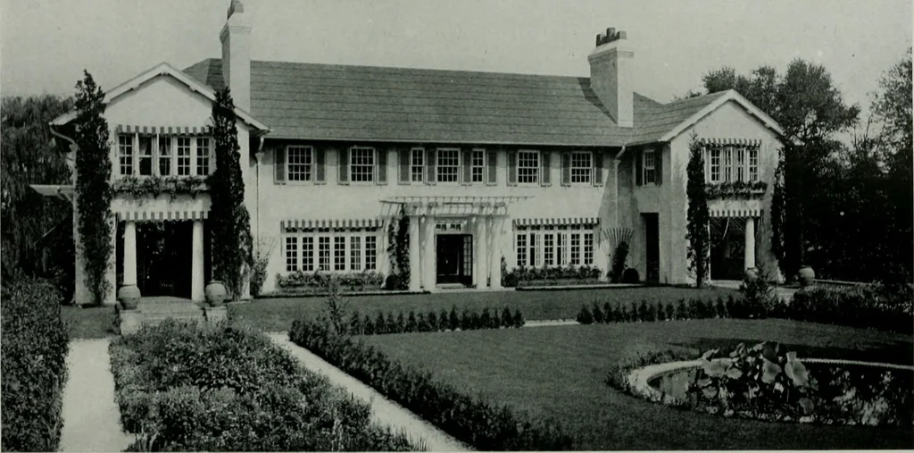 An illustration from American country houses of to-day; an illustrated account of some excellent houses built and gardens planted during the last few years, showing unmistakable influence of the modern trend in ideals architectural, 1915, leaf 83