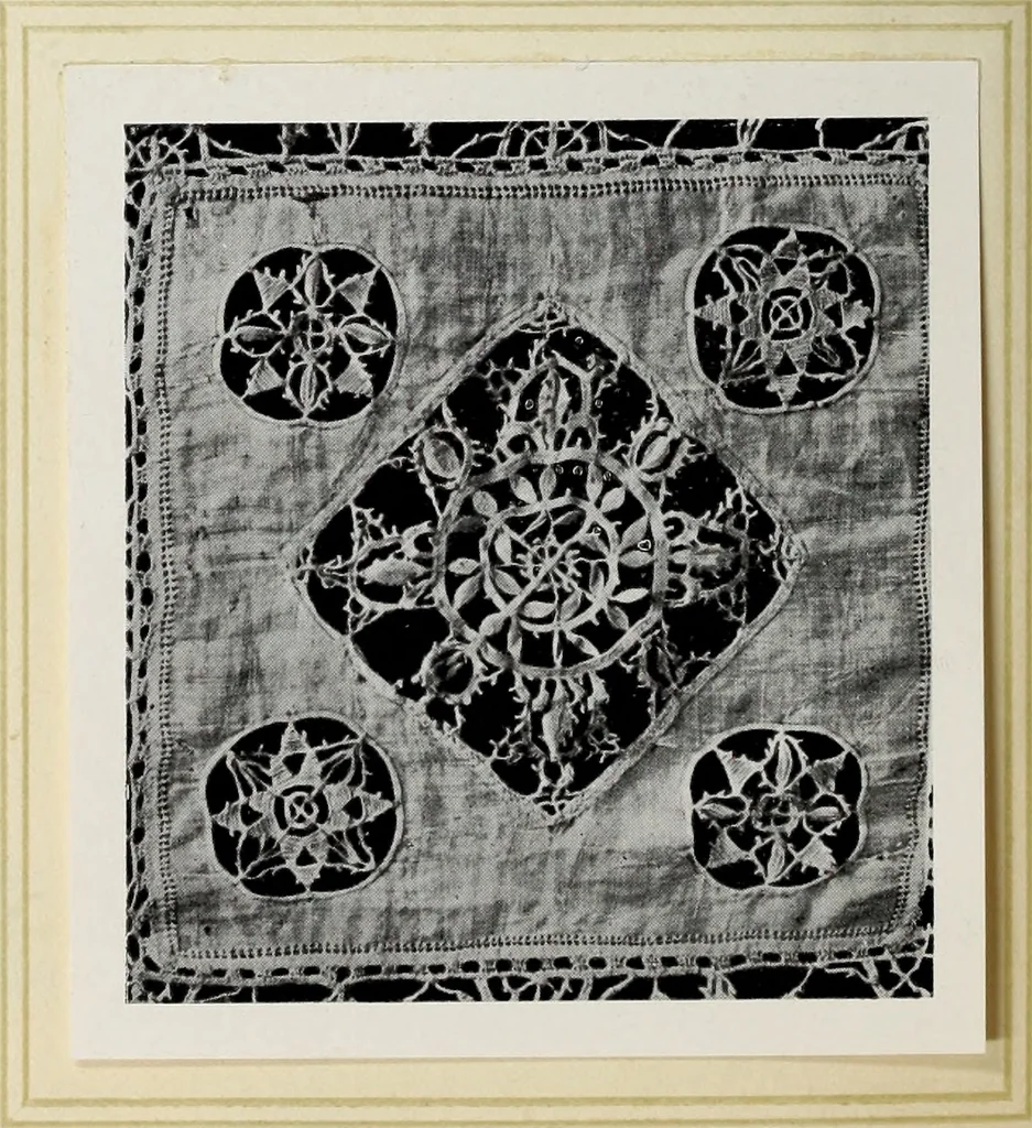 An illustration from Antiche trine italiane : trine ad ago, 1908, leaf 155
