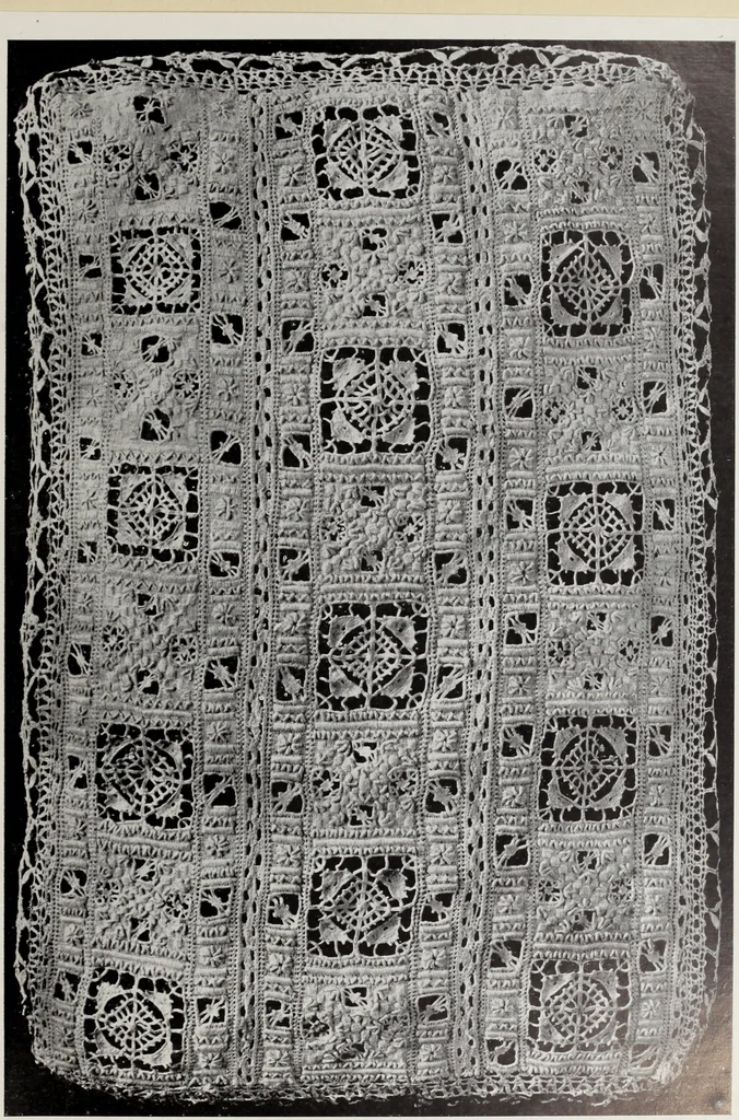 An illustration from Antiche trine italiane : trine ad ago, 1908, leaf 208