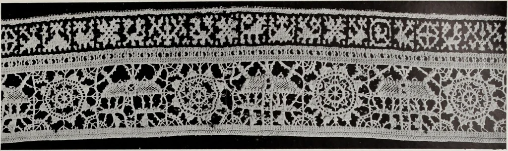 An illustration from Antiche trine italiane : trine ad ago, 1908, leaf 250
