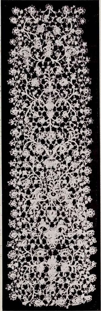 An illustration from Antiche trine italiane : trine ad ago, 1908, leaf 306