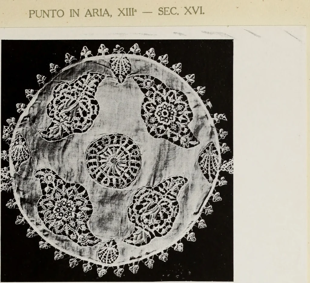 An illustration from Antiche trine italiane : trine ad ago, 1908, leaf 334