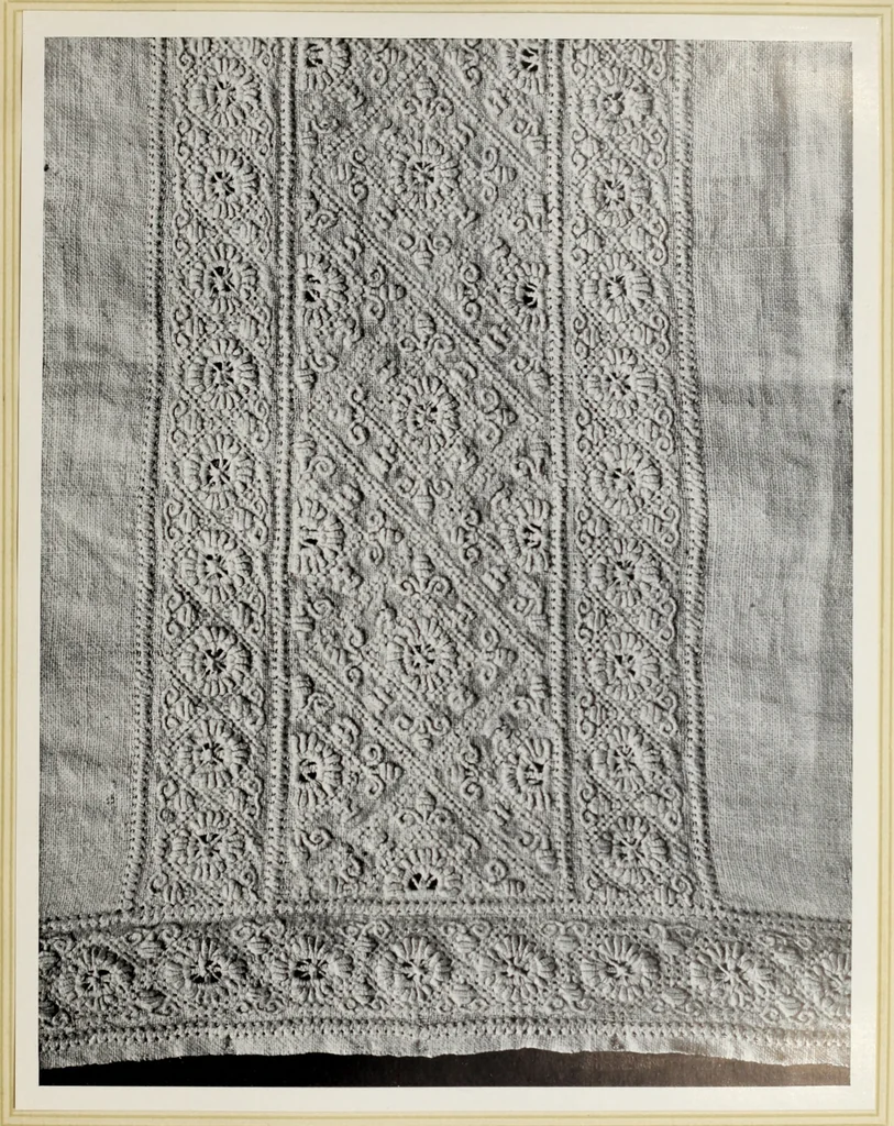 An illustration from Antiche trine italiane : trine ad ago, 1908, leaf 48