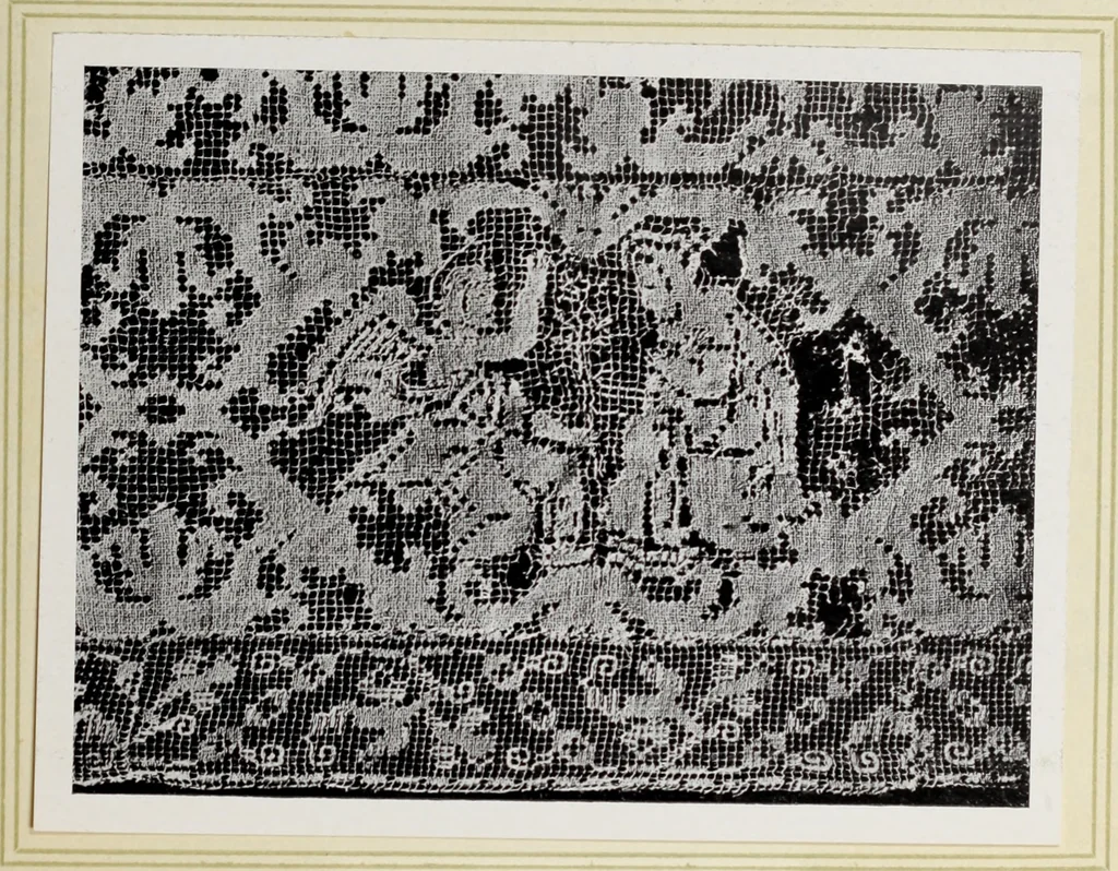 An illustration from Antiche trine italiane : trine ad ago, 1908, leaf 66