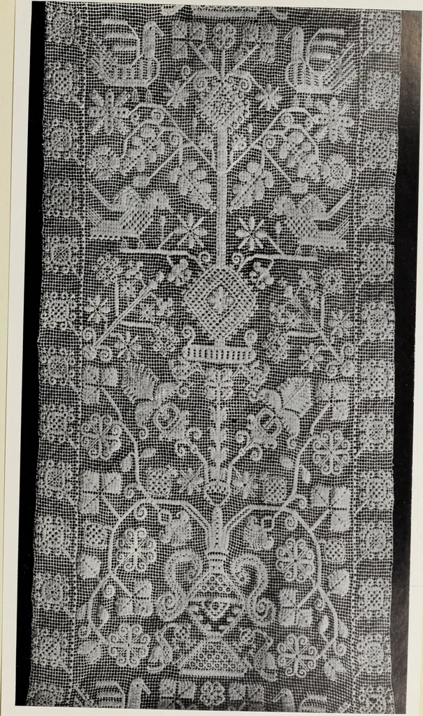An illustration from Antiche trine italiane : trine ad ago, 1908, leaf 98