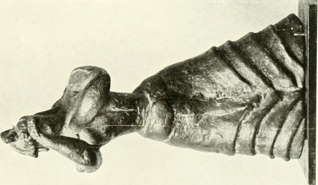 An illustration from Antike Bronzestatuetten, 1921, leaf 140