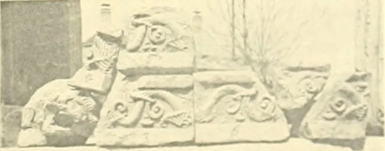 An illustration from Antikes Traufleisten-Ornament, 1909, leaf 146