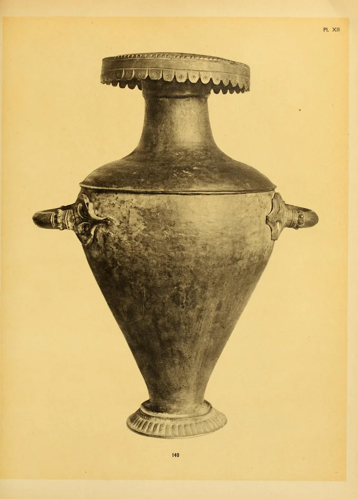 An illustration from Antiquités égyptiennes, grecques & romaines : marbres, bronzes verrerie, céramique, orféverie & objets divers provenant de l'ancienne collection Borelli Bey, appartenent à M. H. dont la vente aura lieu à Paris, Hotel Drouot, les mercredi 11 jeudi 12 et vendredi 13 juin 1913, 1913, leaf 119