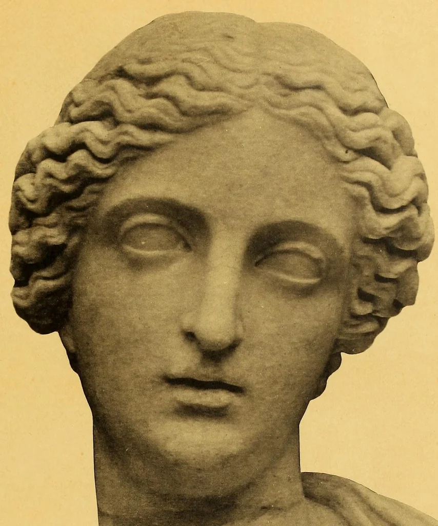 An illustration from Antiquités égyptiennes, grecques & romaines : marbres, bronzes verrerie, céramique, orféverie & objets divers provenant de l'ancienne collection Borelli Bey, appartenent à M. H. dont la vente aura lieu à Paris, Hotel Drouot, les mercredi 11 jeudi 12 et vendredi 13 juin 1913, 1913, leaf 149