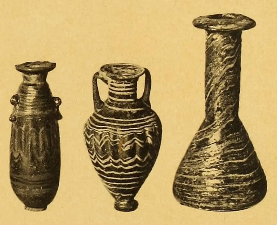 An illustration from Antiquités égyptiennes, grecques & romaines : marbres, bronzes verrerie, céramique, orféverie & objets divers provenant de l'ancienne collection Borelli Bey, appartenent à M. H. dont la vente aura lieu à Paris, Hotel Drouot, les mercredi 11 jeudi 12 et vendredi 13 juin 1913, 1913, leaf 75