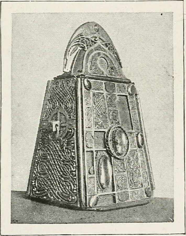 An illustration from Apollo : histoire générale des arts plastiques professée en 1902-1903 à l'École du Louvre, 1907, leaf 334