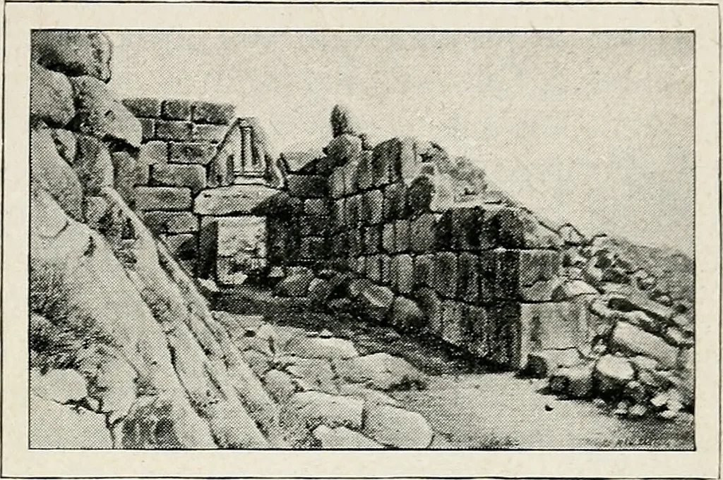 An illustration from Apollo : histoire générale des arts plastiques professée en 1902-1903 à l'École du Louvre, 1907, leaf 50