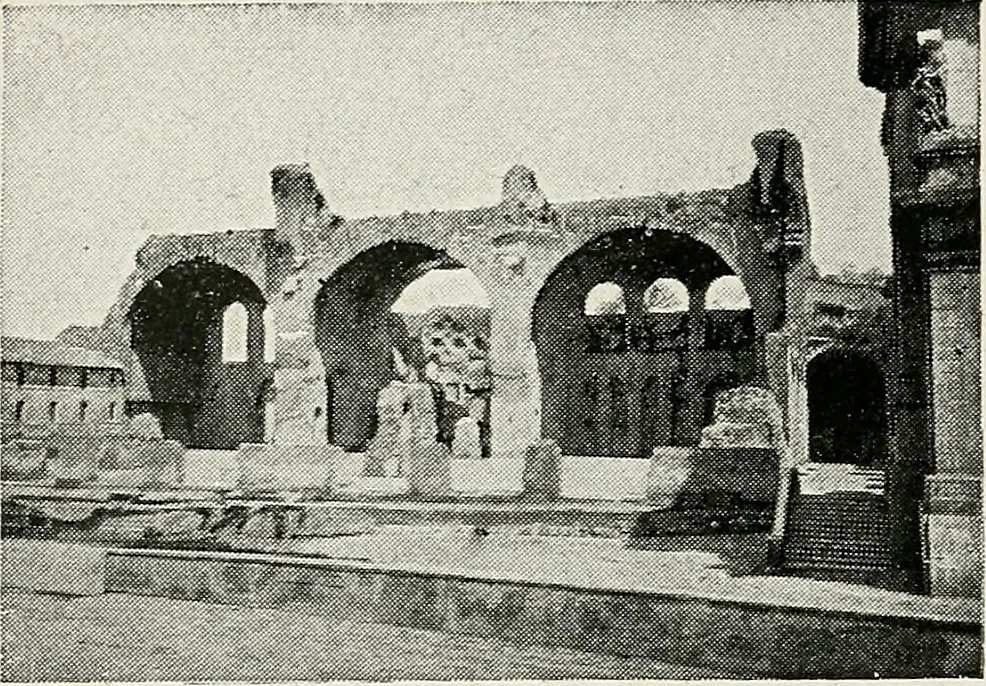 An illustration from Apollo : histoire générale des arts plastiques professée en 1902-1903 à l'École du Louvre, 1907, leaf 97
