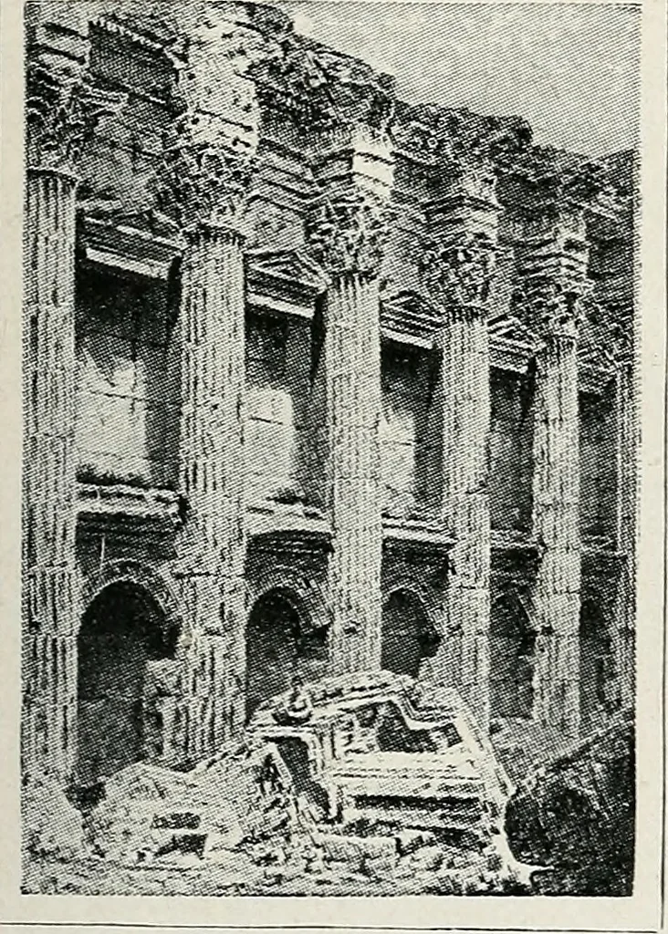 An illustration from Apollo : histoire générale des arts plastiques professée en 1902-1903 à l'École du Louvre, 1907, leaf 98