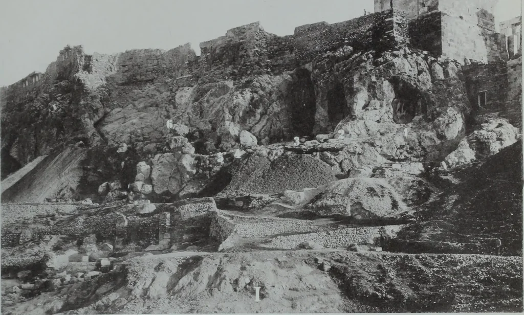 An illustration from Archaiologik ephmeris : ekdidomen hypo ts en Athnais Archaiologiks Hetairias, 1862, leaf 114