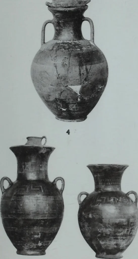 An illustration from Archaiologik ephmeris : ekdidomen hypo ts en Athnais Archaiologiks Hetairias, 1862, leaf 284