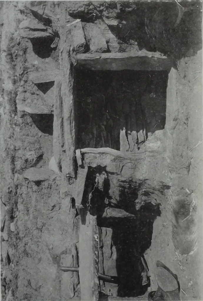 An illustration from Archaiologik ephmeris : ekdidomen hypo ts en Athnais Archaiologiks Hetairias, 1862, leaf 450