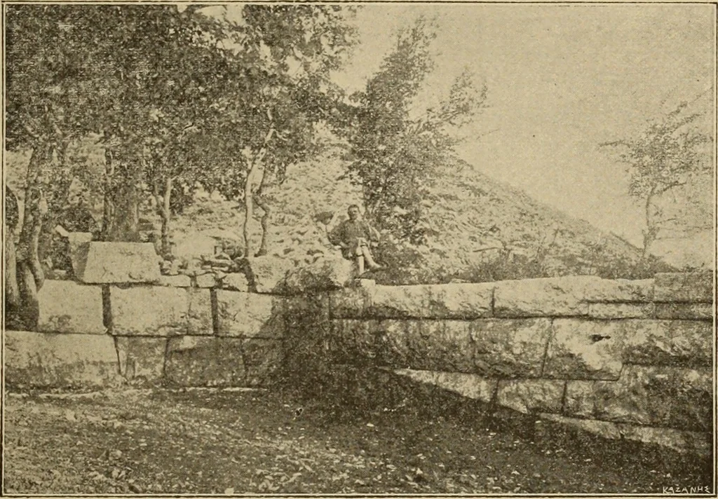 An illustration from Archaiologik ephmeris : ekdidomen hypo ts en Athnais Archaiologiks Hetairias, 1862, leaf 102