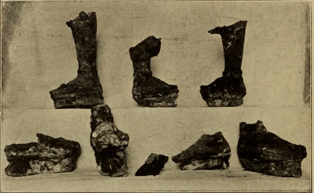 An illustration from Archaiologik ephmeris : ekdidomen hypo ts en Athnais Archaiologiks Hetairias, 1862, leaf 371