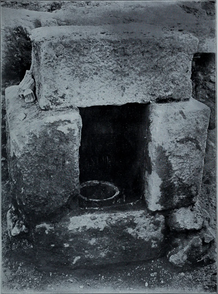 An illustration from Archaiologik ephmeris : ekdidomen hypo ts en Athnais Archaiologiks Hetairias, 1862, leaf 124