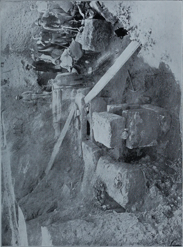 An illustration from Archaiologik ephmeris : ekdidomen hypo ts en Athnais Archaiologiks Hetairias, 1862, leaf 126