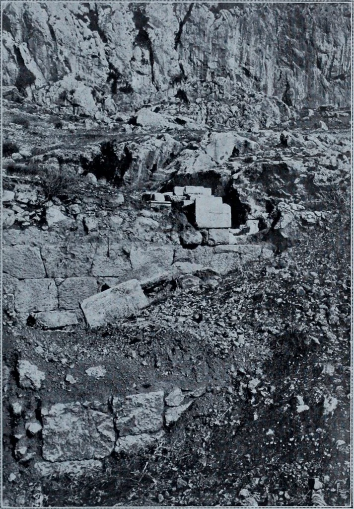 An illustration from Archaiologik ephmeris : ekdidomen hypo ts en Athnais Archaiologiks Hetairias, 1862, leaf 384