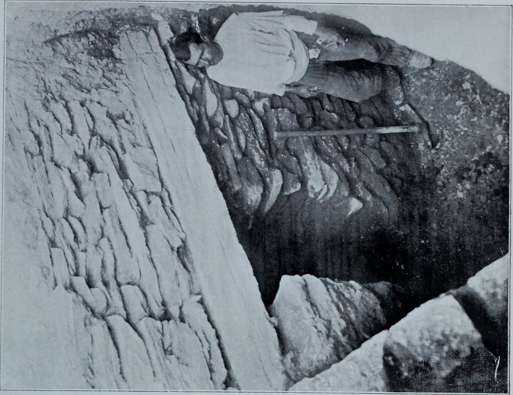 An illustration from Archaiologik ephmeris : ekdidomen hypo ts en Athnais Archaiologiks Hetairias, 1862, leaf 442
