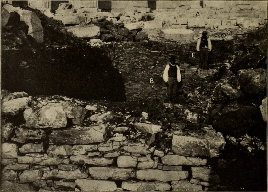 An illustration from Archaiologik ephmeris : ekdidomen hypo ts en Athnais Archaiologiks Hetairias, 1862, leaf 157