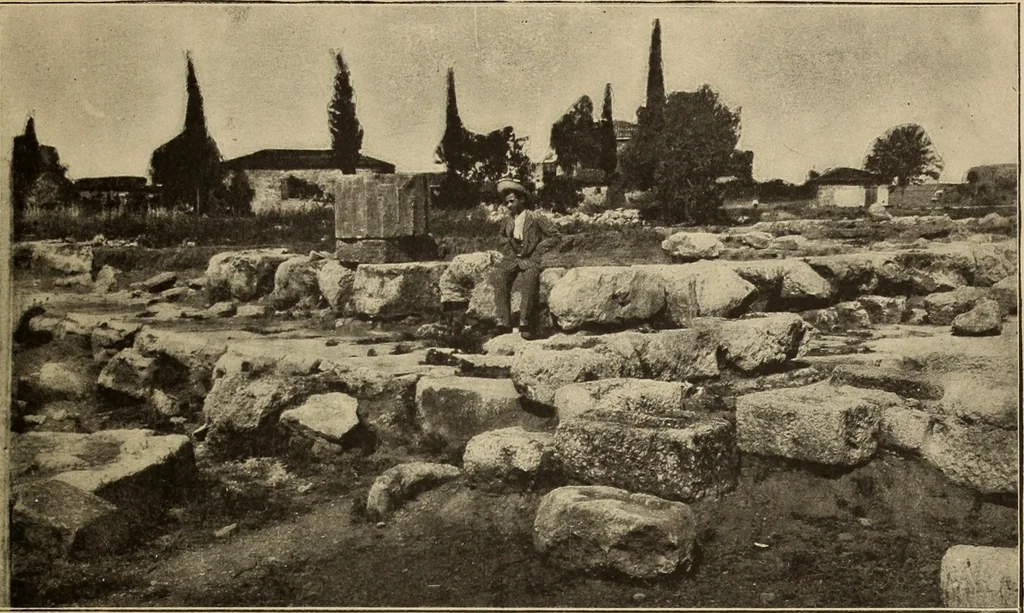 An illustration from Archaiologik ephmeris : ekdidomen hypo ts en Athnais Archaiologiks Hetairias, 1862, leaf 258