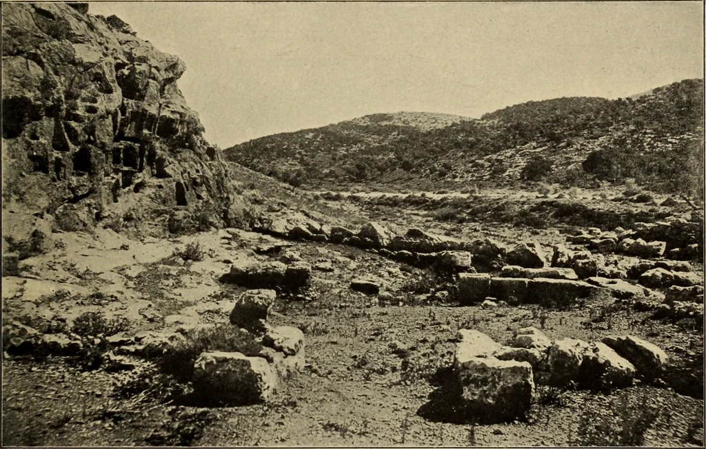 An illustration from Archaiologik ephmeris : ekdidomen hypo ts en Athnais Archaiologiks Hetairias, 1862, leaf 30