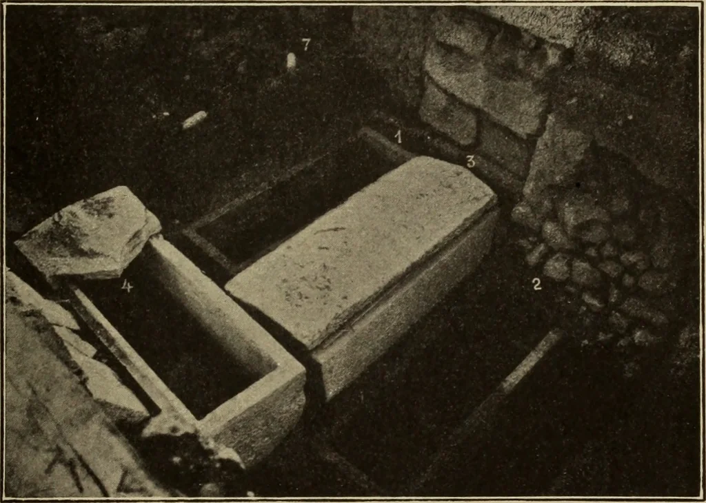 An illustration from Archaiologik ephmeris : ekdidomen hypo ts en Athnais Archaiologiks Hetairias, 1862, leaf 74