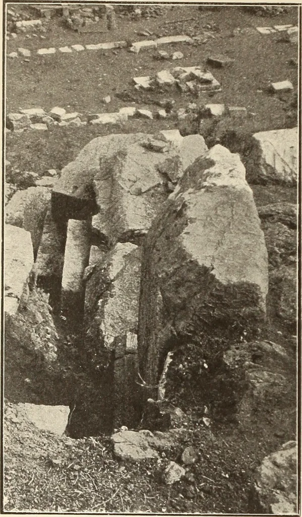 An illustration from Archaiologik ephmeris : ekdidomen hypo ts en Athnais Archaiologiks Hetairias, 1862, leaf 181