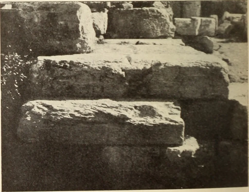 An illustration from Archaiologik ephmeris : ekdidomen hypo ts en Athnais Archaiologiks Hetairias, 1862, leaf 211