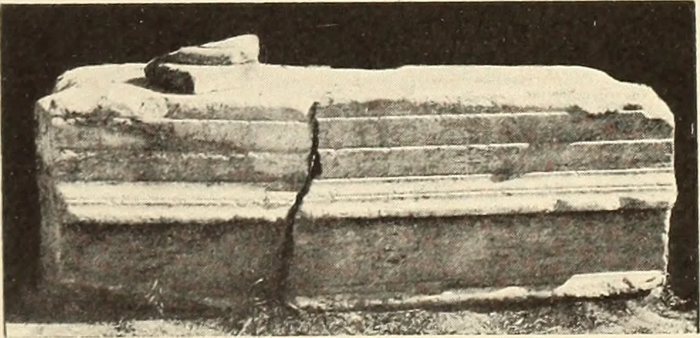 An illustration from Archaiologik ephmeris : ekdidomen hypo ts en Athnais Archaiologiks Hetairias, 1862, leaf 212