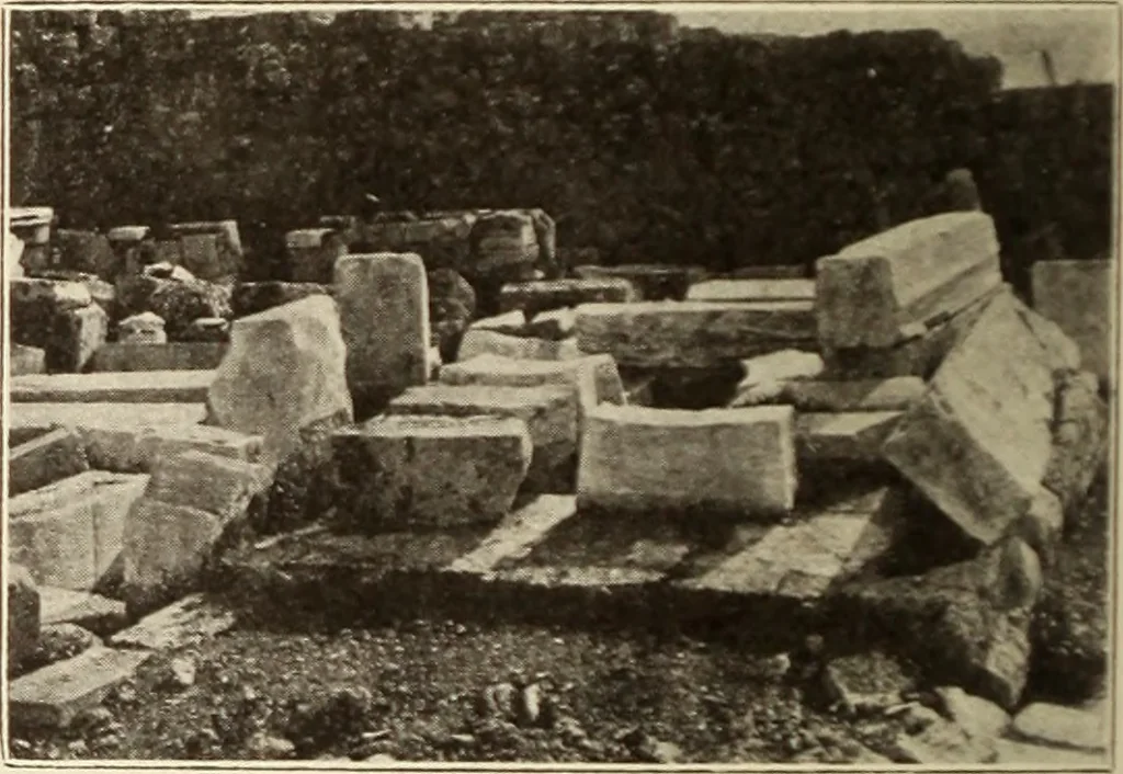 An illustration from Archaiologik ephmeris : ekdidomen hypo ts en Athnais Archaiologiks Hetairias, 1862, leaf 439