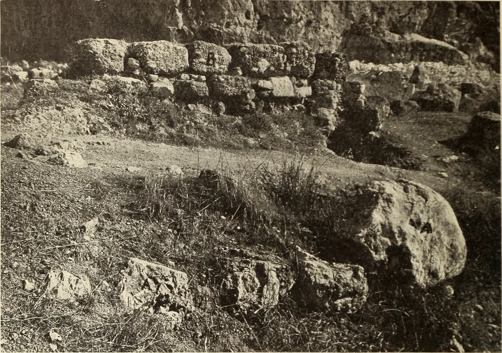 An illustration from Archaiologik ephmeris : ekdidomen hypo ts en Athnais Archaiologiks Hetairias, 1862, leaf 71