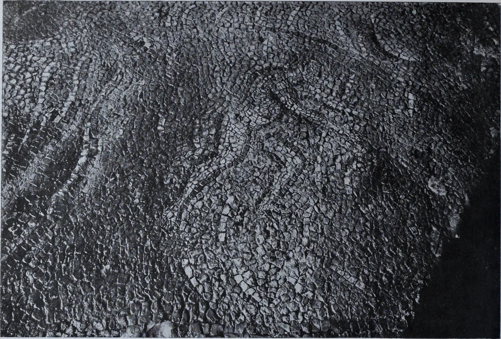 An illustration from Archaiologik ephmeris : ekdidomen hypo ts en Athnais Archaiologiks Hetairias, 1862, leaf 267