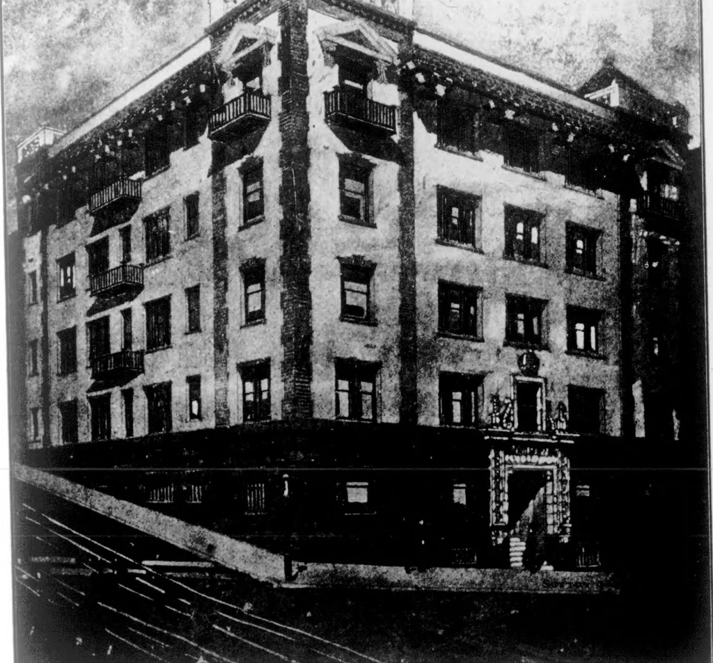 An illustration from The Architect, 1905, leaf 200