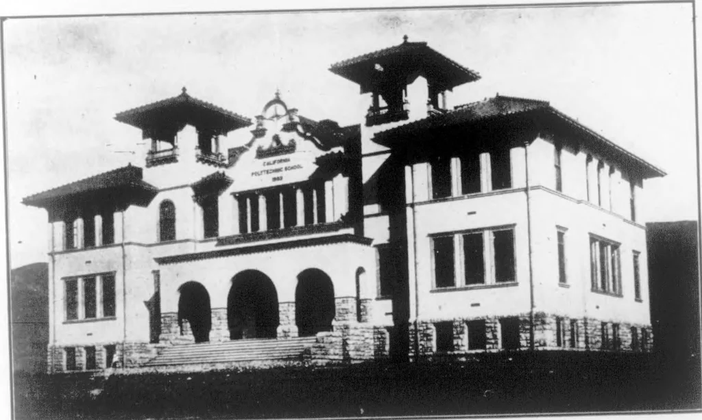 An illustration from The Architect, 1905, leaf 329