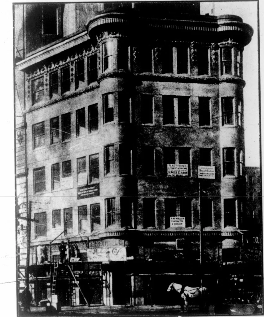 An illustration from The Architect, 1905, leaf 38