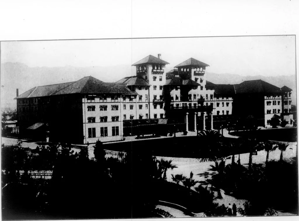 An illustration from The Architect, 1905, leaf 611
