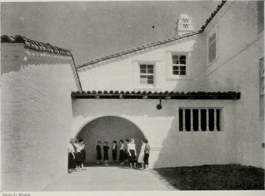An illustration from Architect and engineer, 1905, leaf 303