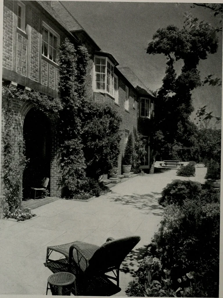 An illustration from Architect and engineer, 1905, leaf 255