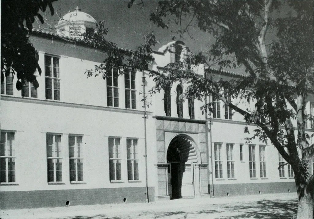 An illustration from Architect and engineer, 1905, leaf 252