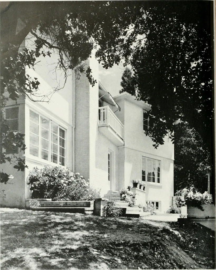 An illustration from Architect and engineer, 1905, leaf 105