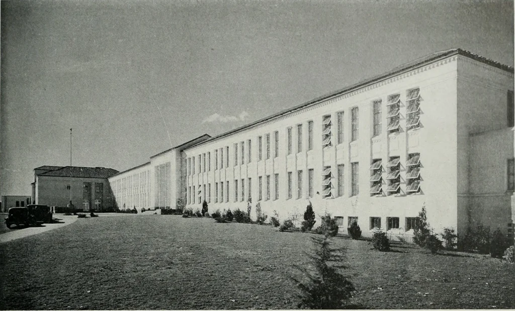 An illustration from Architect and engineer, 1905, leaf 322