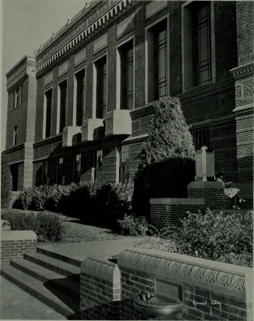 An illustration from Architect and engineer, 1905, leaf 281