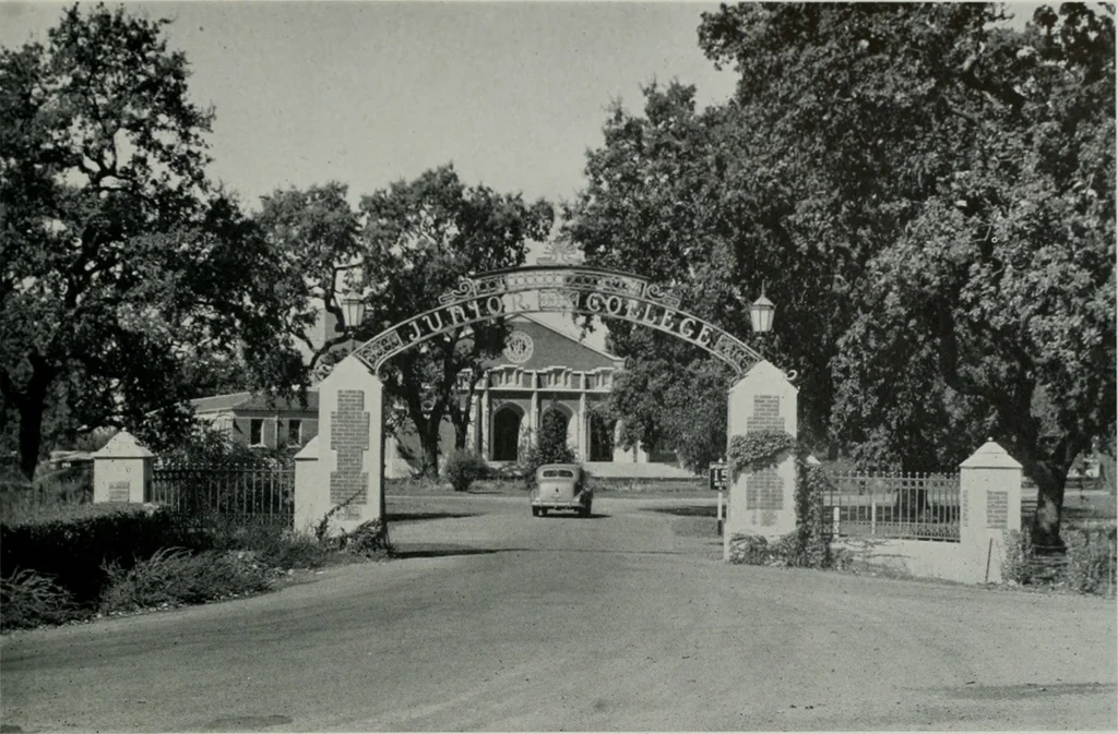 An illustration from Architect and engineer, 1905, leaf 112