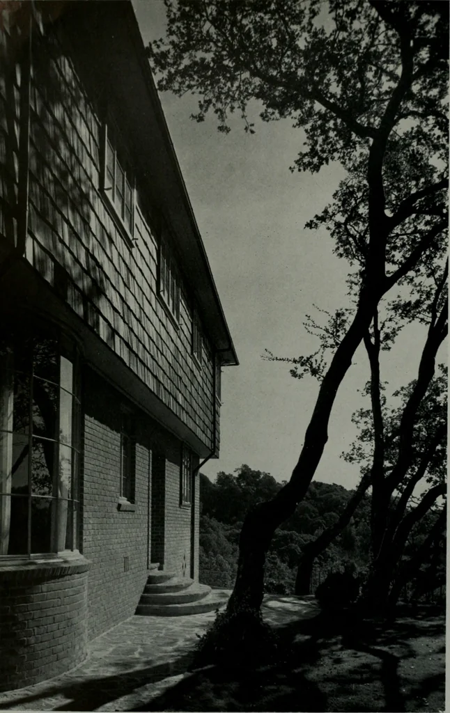 An illustration from Architect and engineer, 1905, leaf 215