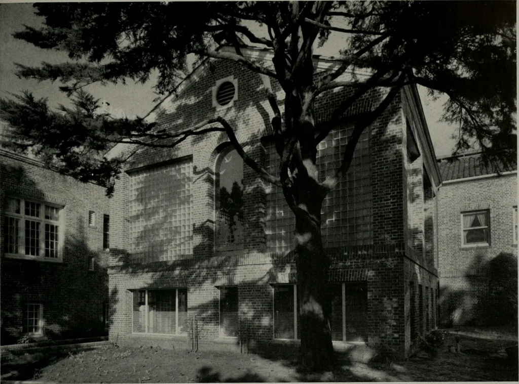 An illustration from Architect and engineer, 1905, leaf 222